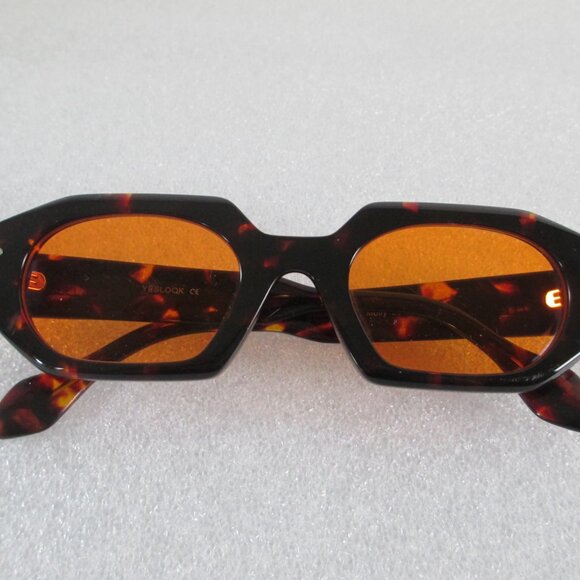 "MOLLY" TORTOISE GEOMETRIC SUNGLASSES - Picture 4 of 14